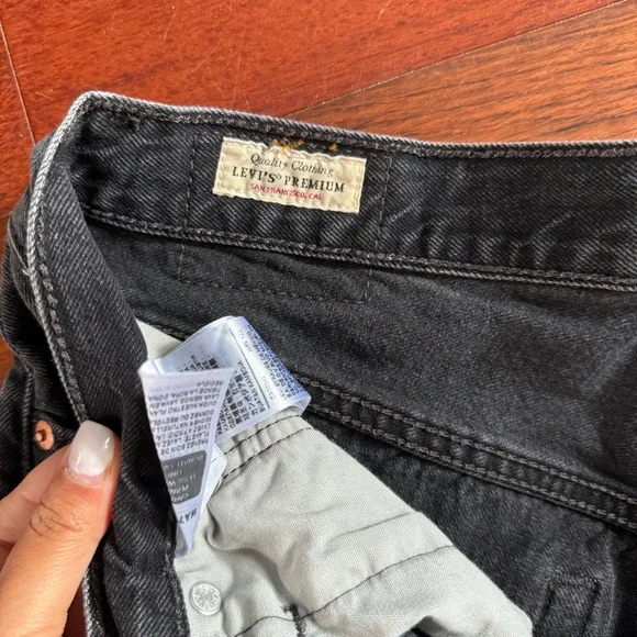 Levi’s Denim Shorts - Picture 3 of 5